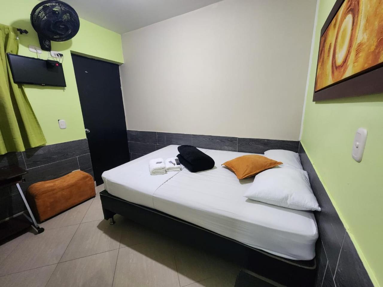 Hotel Laureles Home Medellín Dış mekan fotoğraf